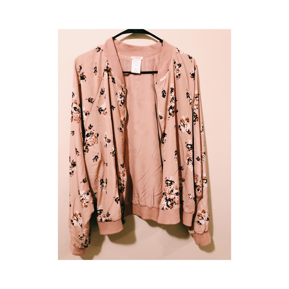 Zip up jacket. NEVER WORN!!☺️